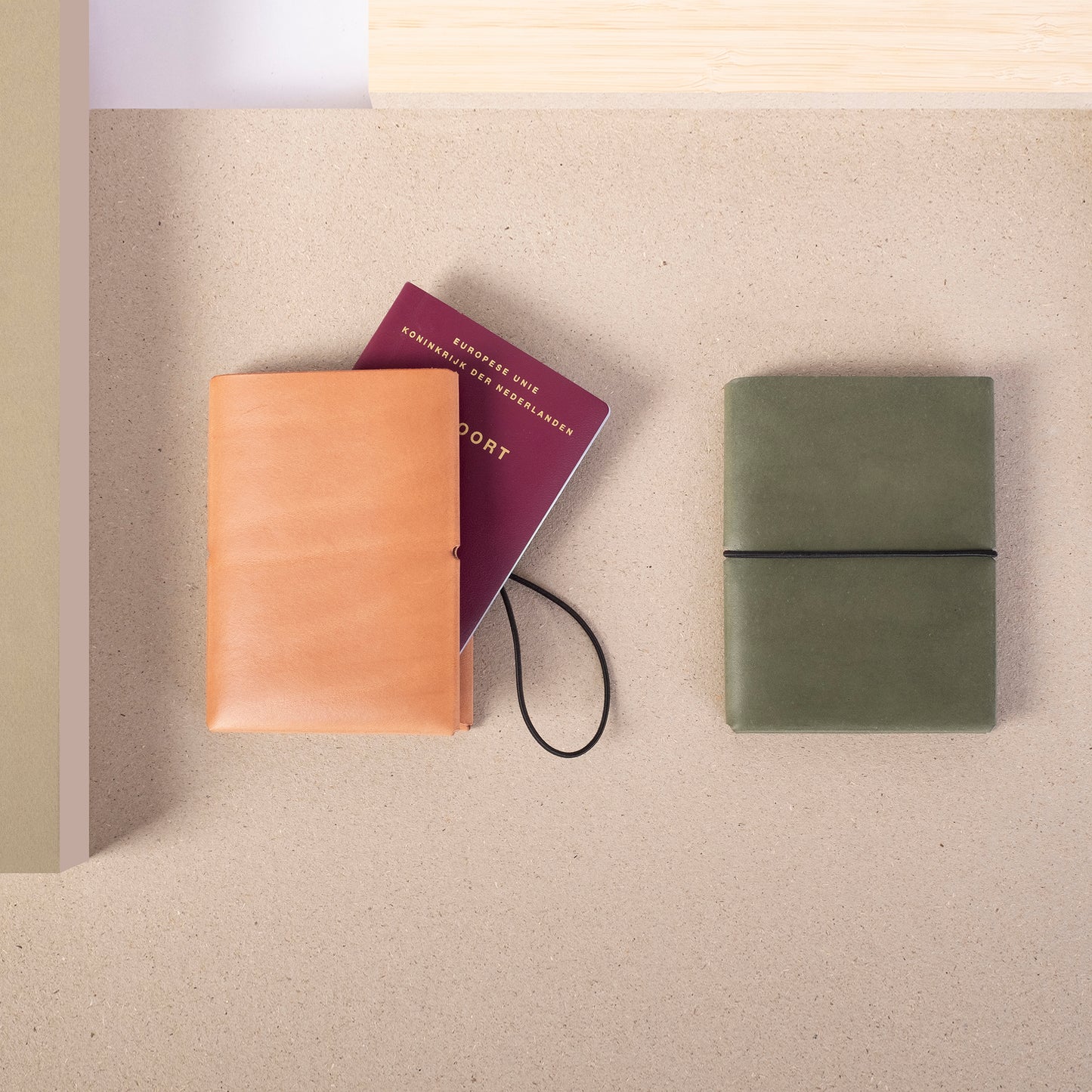 Nitmoi Passport Cover in cognac and dark green