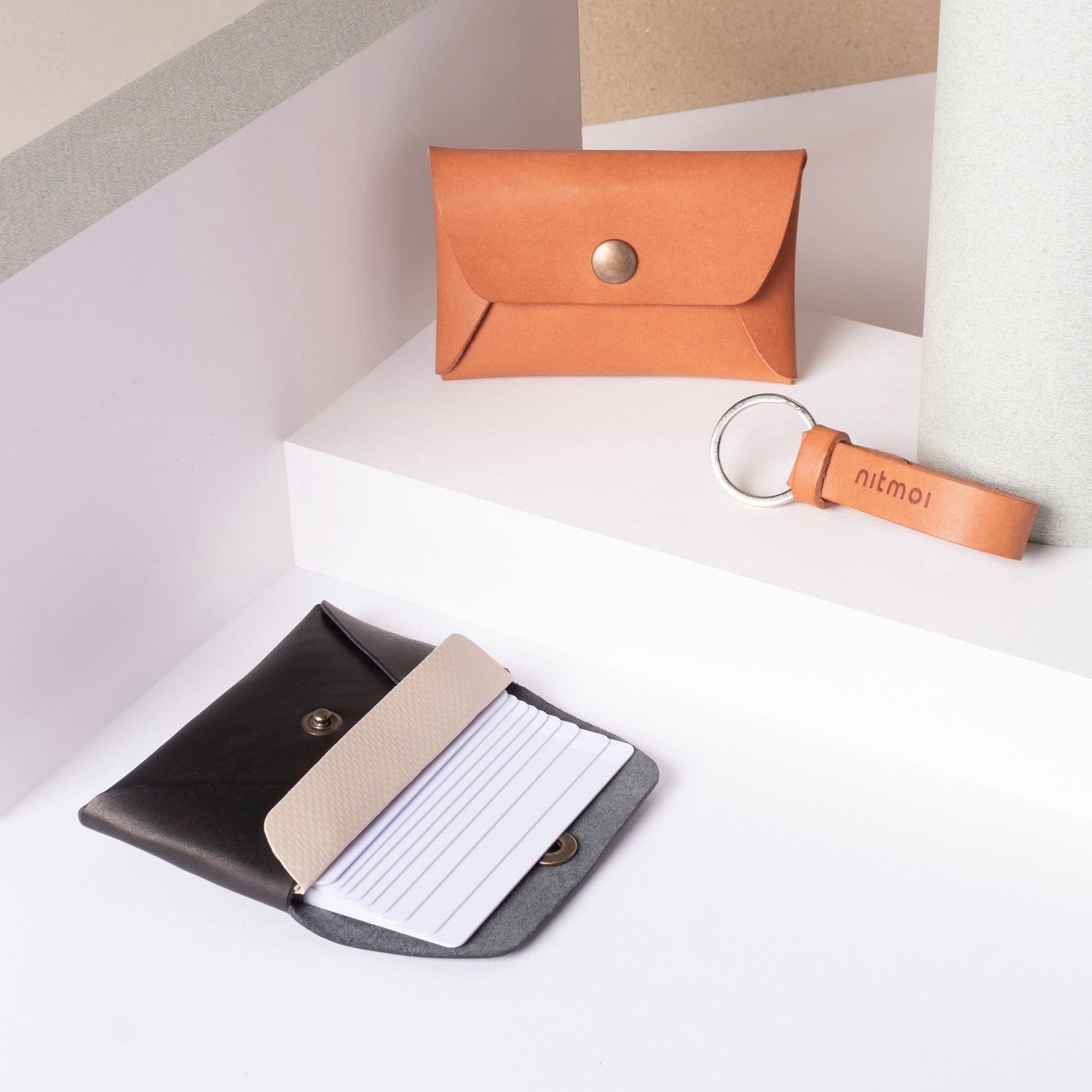 Nitmoi Minimalist Wallet - leather cardholder in cognac and black